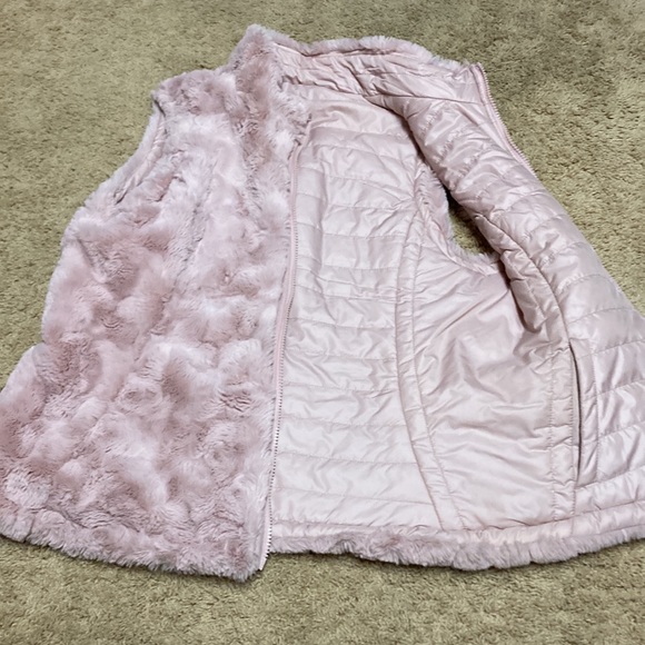 Unbranded pink puffer vest - Picture 4 of 7